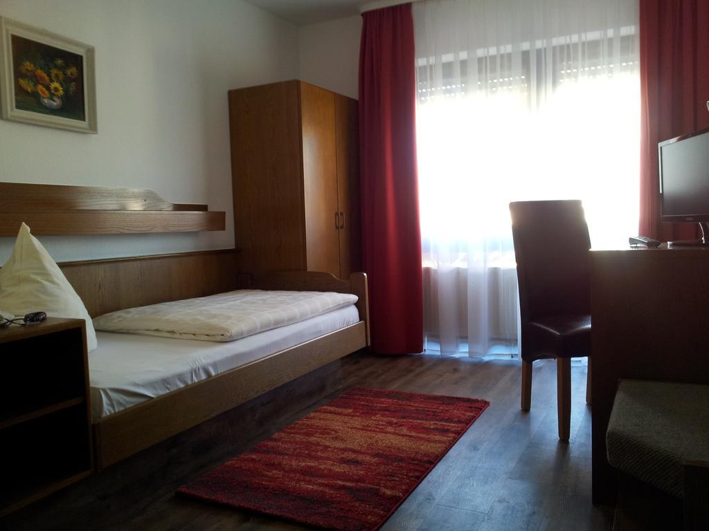 Hotel Waldparkstube Bad Schönborn Zewnętrze zdjęcie