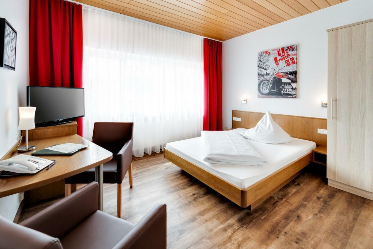 Hotel Waldparkstube Bad Schönborn Zewnętrze zdjęcie