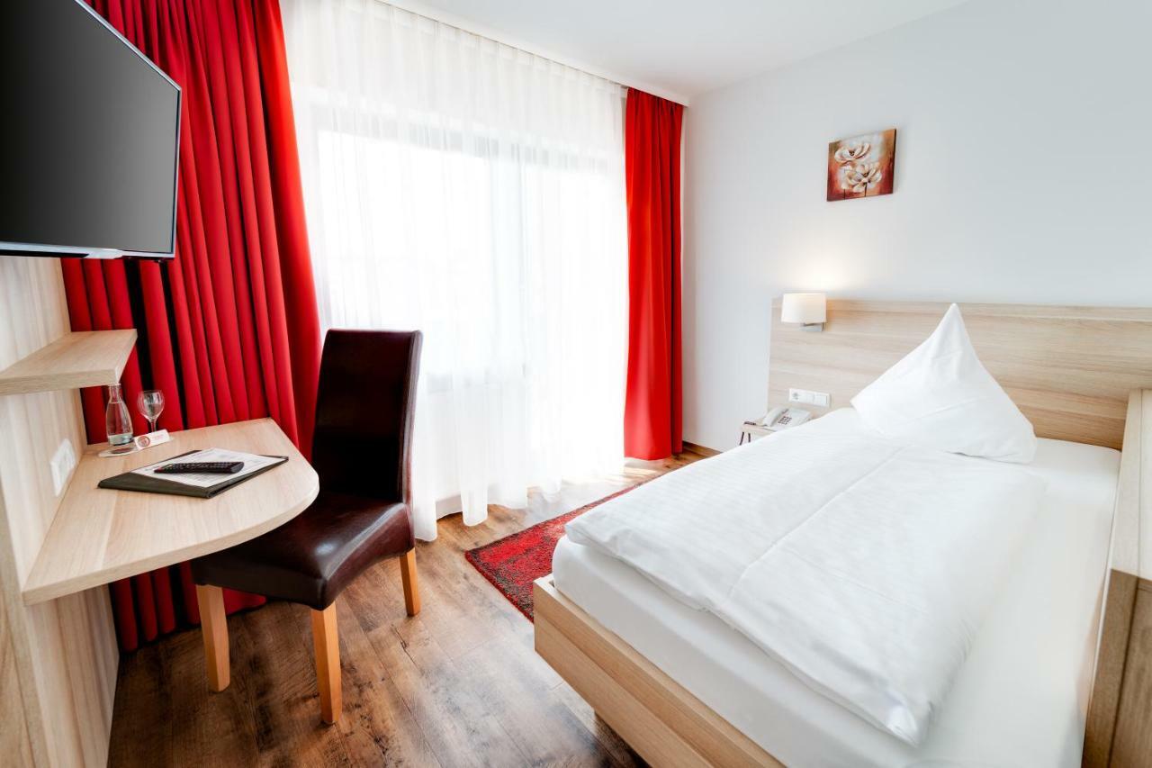 Hotel Waldparkstube Bad Schönborn Zewnętrze zdjęcie